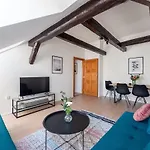 Zesty Family Friendly Elevator Access Old Town