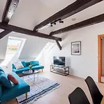 Zesty Family Friendly Elevator Access Old Town